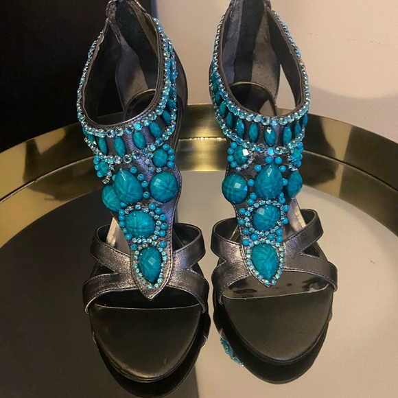 Gorgeous Aqua Gemstone Heels - Picture 4 of 8